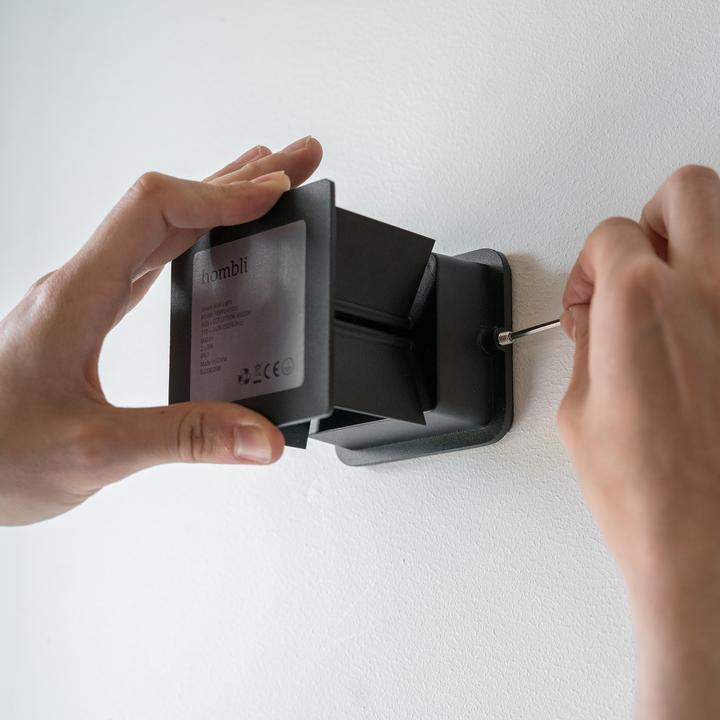 Actual product image Hombli Smart Outdoor Wall Light V2 (600 lm)