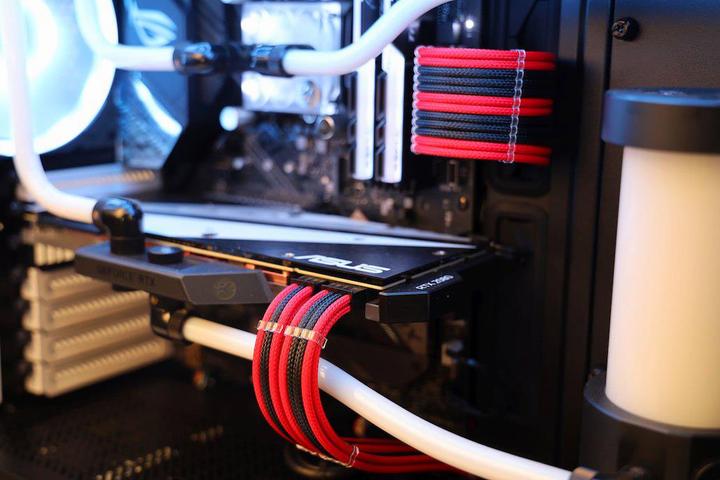 Actual product image Joule Performance Glados 1 (Intel Core i9-9900K, 32 GB, 512 GB, GeForce RTX 2080 Ti)
