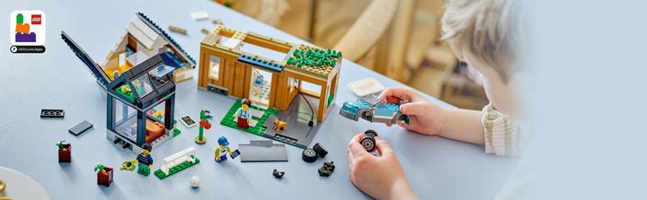 Actual product image LEGO Family home with electric car (60398, LEGO City)