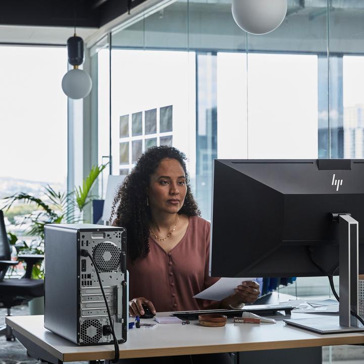 Produktbild HP Elite Tower 600 G9 (Intel Core i7-13700, 32 GB, 1000 GB, GeForce RTX 3060)