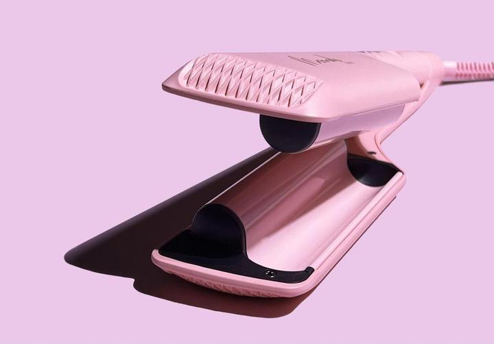 Actual product image Mermade The new Double Waver by Hair embodies the philosophy "less is more". With its inn