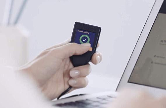 Immagine prodotto SatoshiLabs Trezor Modello T (Bitcoin, Bitcoin Cash, Bitcoin oro, Dash, Digibito, Dogecoin, Ether, Ethereum Classic, Komodo, Litecoin, TRON, Zcash, Ordinanza, Lione, Qtum)