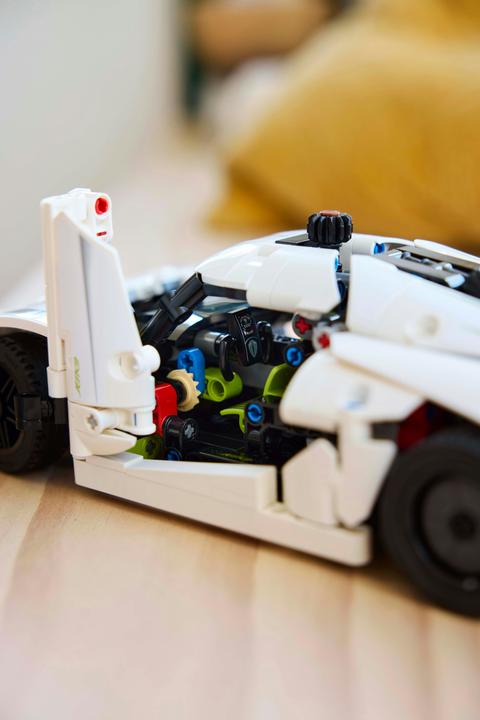 Actual product image LEGO Koenigsegg Jesko Absolut (42184, LEGO Technic)
