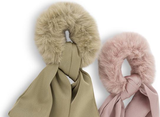 Immagine prodotto Trisa Capelli - Scrunchie di pelliccia finta, beige rosato (Elastico per capelli)