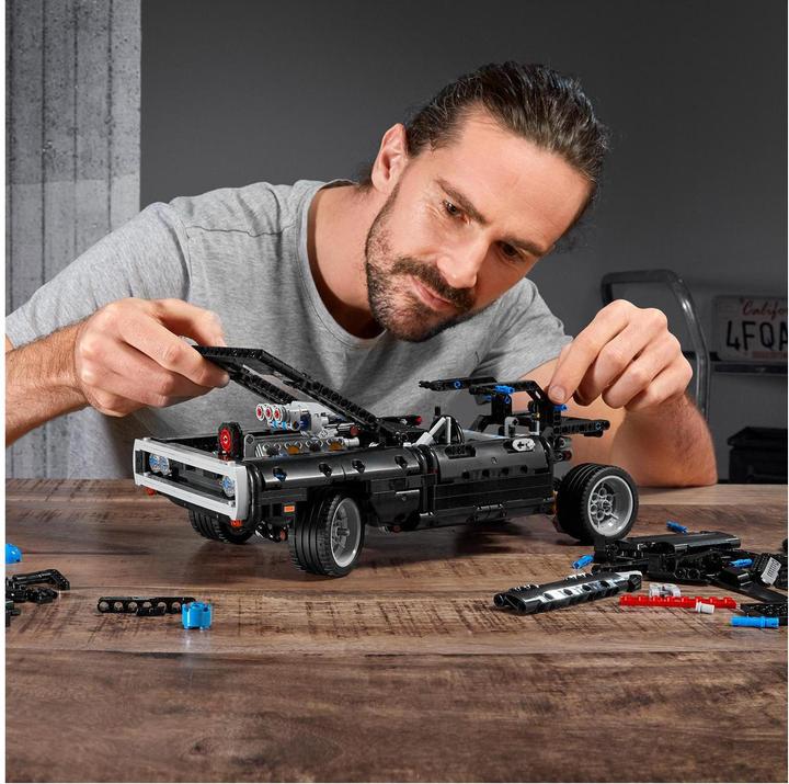 Produktbild LEGO Dom's Dodge Charger (42111, LEGO Technic)