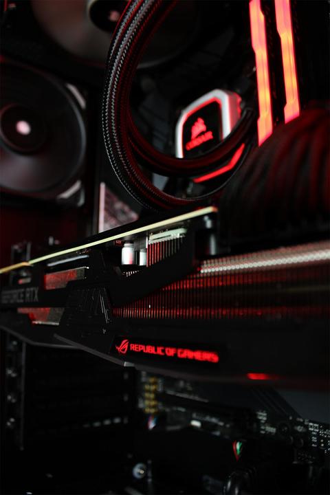 Produktbild Mifcom Battlebox ROG RTX2080Ti (Intel Core i9-9900K, 32 GB, 1000 GB, GeForce RTX 2080 Ti)