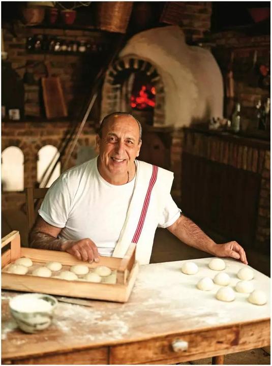 Actual product image Gennaros Pizza, Pane, Panettone (German, Gennaro Contaldo, Carla Gröppel-Wegener, 2021)