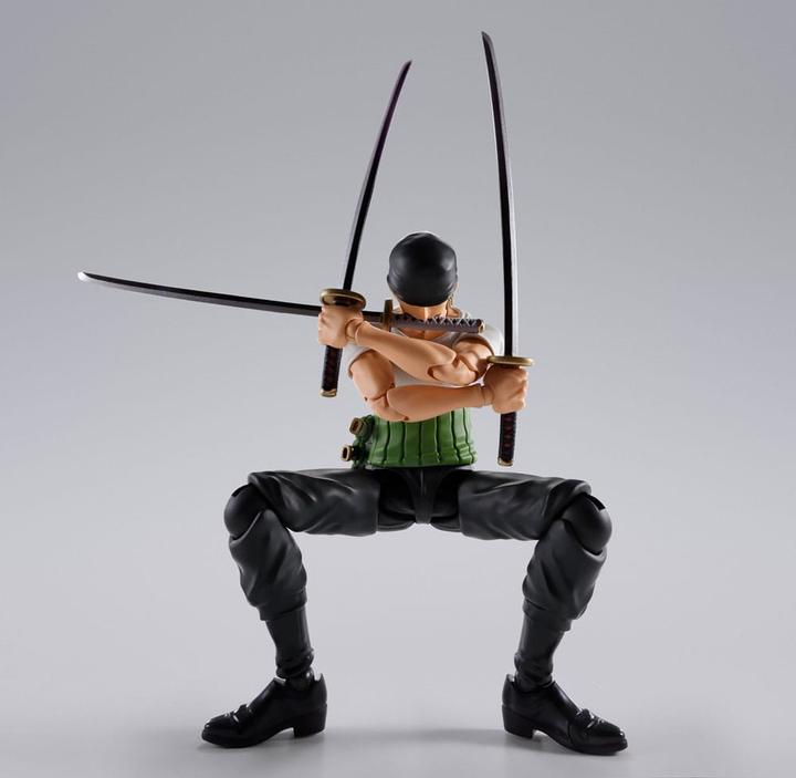 Actual product image Bandai One Piece S.H.Figuarts Roronoa Zoro Romance Dawn Version