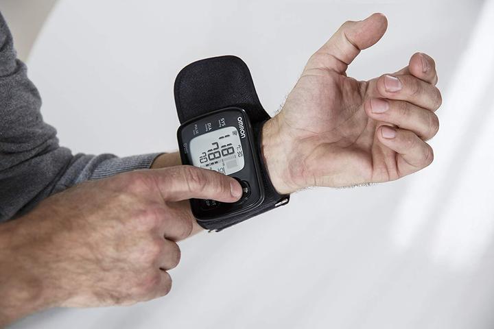 Actual product image Omron Rs6 (Blood pressure monitor wrist)