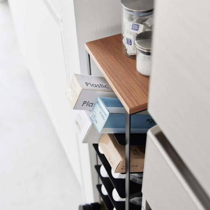 Image du produit Yamazaki Rack à bouteilles à 8 étages avec étagère en bois TOWER (20 x 19,5 x 88,5 cm, 16 Fl.)