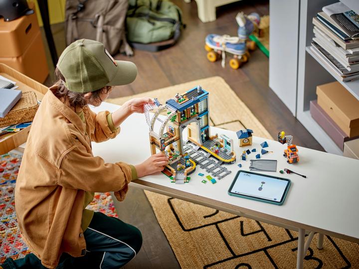 Actual product image LEGO Hauptbahnhof (60469, LEGO City)