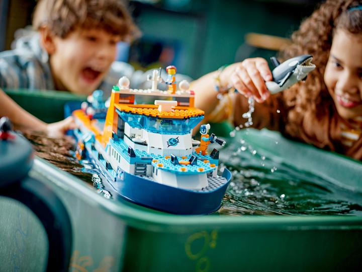 Actual product image LEGO Arctic research vessel (60368, LEGO City)