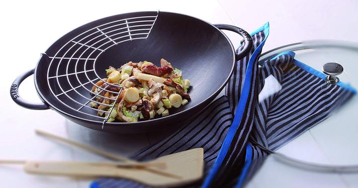 Produktbild Staub Wok (37 cm, Wok Pfanne, Gusseisen)