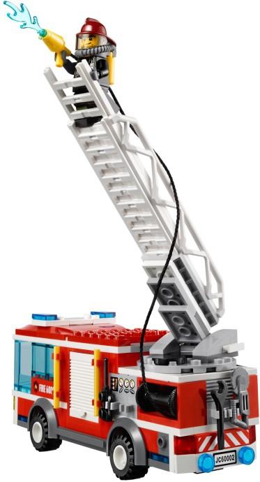 Produktbild LEGO City Feuerwehrfahrzeug (60002, LEGO City)