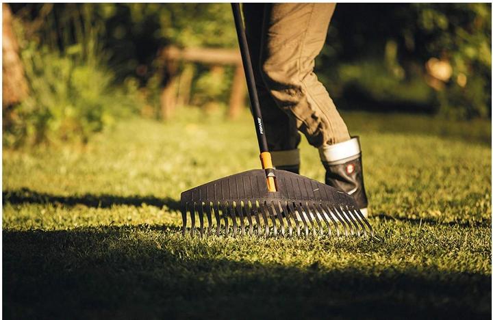 Actual product image Fiskars Rake handle Solid 1014913