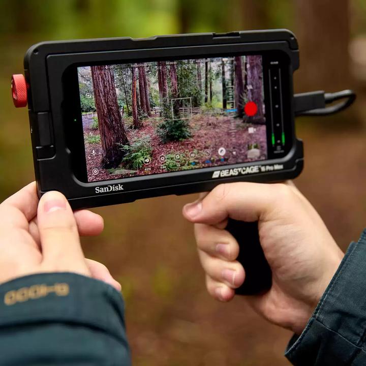 Produktbild SanDisk BEASTGRIP iPhone 15 Pro Max Creator Kit
