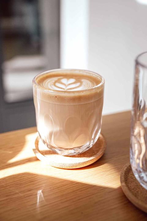 Actual product image Leonardo Cappuccino Becher Gocce mit Untersetzer 220 ml (220 ml, 3 x)