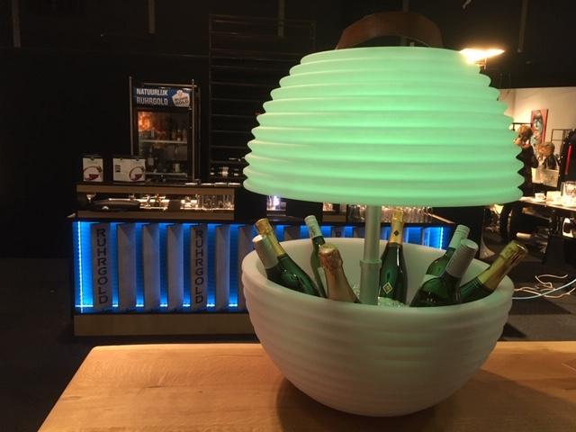 Immagine prodotto Nikki.Amsterdam The.Bowl | Lampada con altoparlante Bluetooth® e refrigeratore per vino (Batteria ricaricabile)
