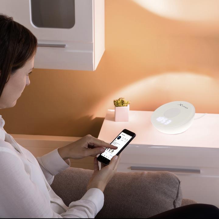 Produktbild Xlayer Wireless Charging Alarm Clock Light 10W White