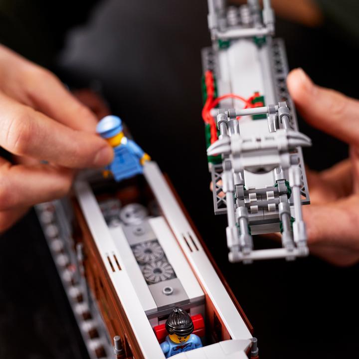 Actual product image LEGO Crocodile (10277, LEGO Icons)
