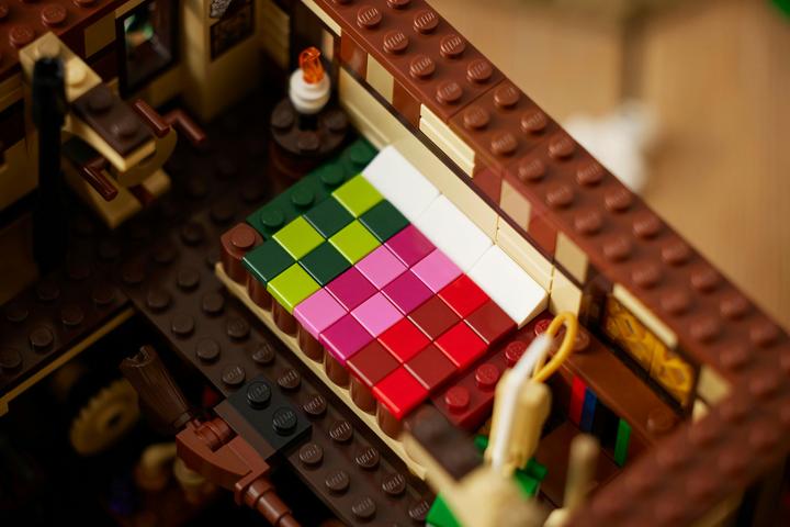 Image du produit LEGO Disney Hocus Pocus: The Sanderson Sisters' Cottage (21341, LEGO Ideas, LEGO difficiles à trouver)