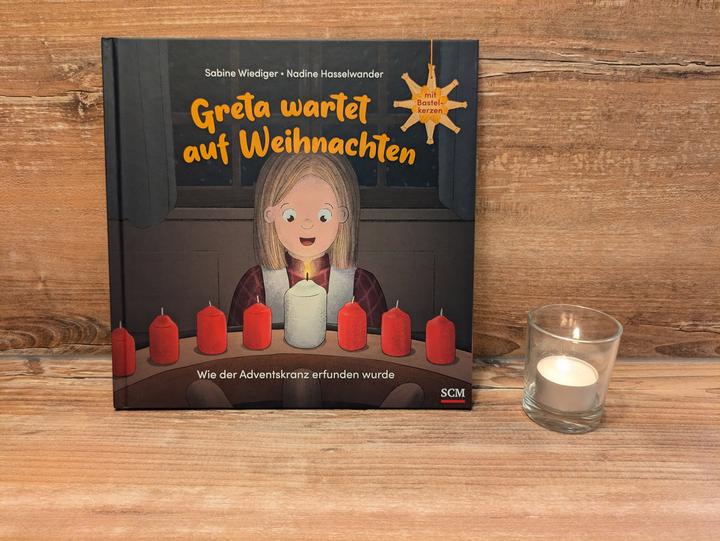 Image du produit Greta wartet auf Weihnachten - Wie der Adventskranz erfunden wurde (Allemand, Nadine Hasselwander Sabine Wiediger, 2024)