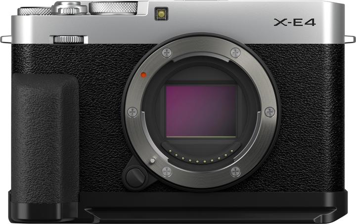 Fujifilm X-E4 (26.10 Mpx, APS-C / DX)