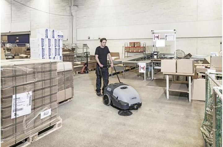 Actual product image Nilfisk SW750 battery sweeper
