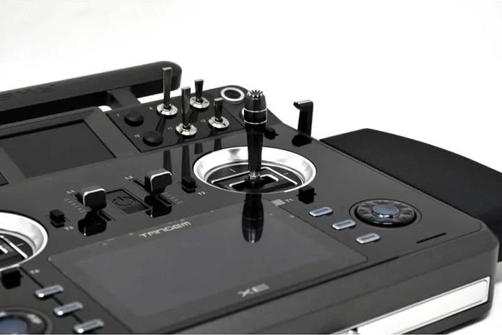 Actual product image FrSky TANDEM XE EU/LBT Glossy black panel Senderset 2,4Ghz Akku, Softcase
