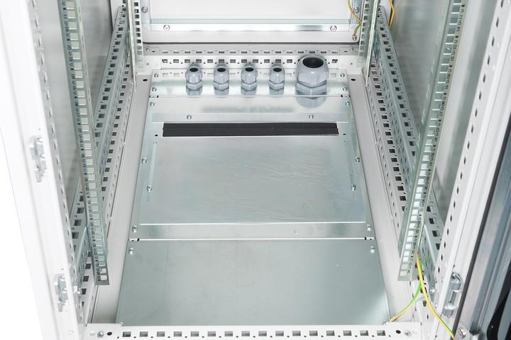 Produktbild Digitus 24HE Netzwerkschrank Indoor IP55 1300x600x800mm Hartglastür inkl. Sockel Grau RAL 7035 (24 HE, 19 Zoll Rack)