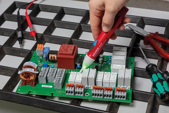Actual product image Benning Non-contact voltage tester Phase and magnetic field tester (CAT III 1000V, CAT IV 600V)