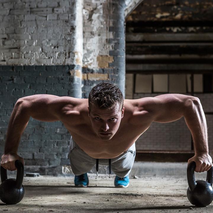 Actual product image Tunturi Gusseisen Kettlebell mit Gummi Boden (1 x 20 kg)