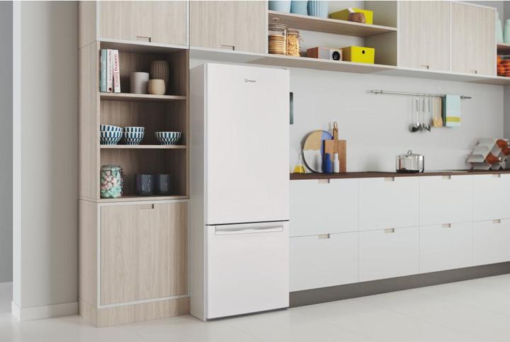 Produktbild Indesit Kühl-Gefrierkombination LI6 S2E W (272 l)