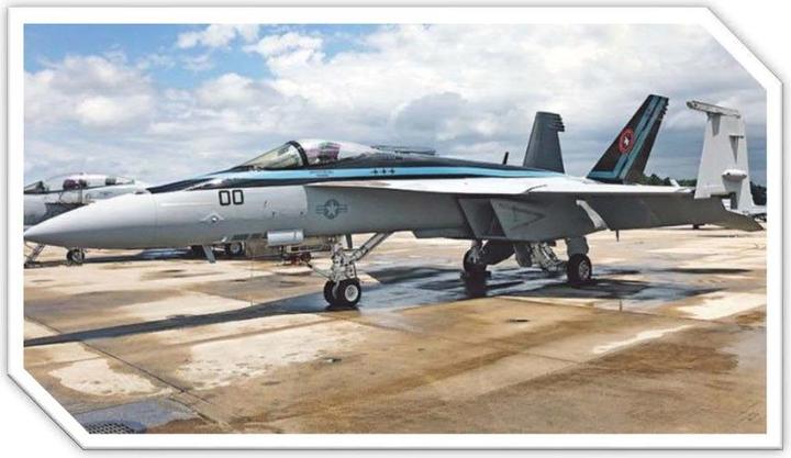 Actual product image Revell Top Gun 2