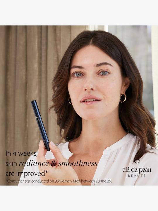 Actual product image Clé De Peau Cle De Peau Radiant Corrector For Eyes (Almond)