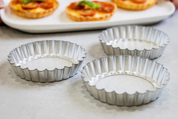 Actual product image Kitchen Craft Cupcake tins (10 cm)