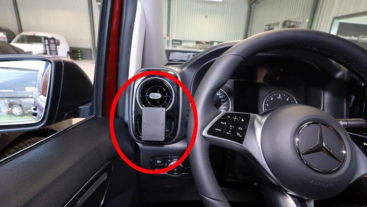 Brodit ProClip Mercedes Benz Vito 24-25 - Left mount