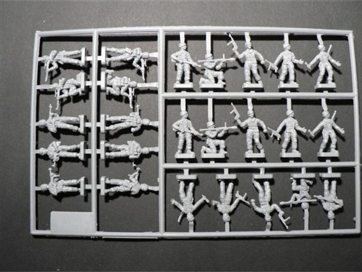 Actual product image Italeri 2nd WW Germ. paratroopers