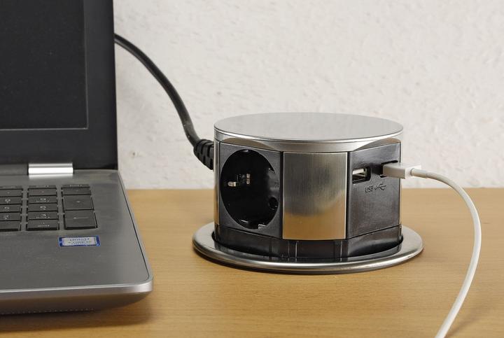 Actual product image Chilitec Built-in desk socket 3x + 2xUSB (3 x, CEE 7/3, 1.50 m)