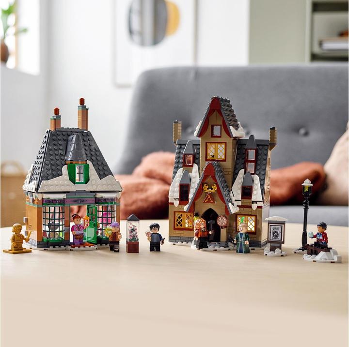 Actual product image LEGO Visit to Hogsmeade (76388, LEGO Harry Potter)