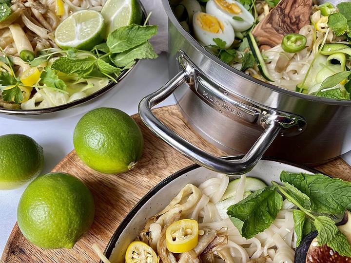 Actual product image KLAMER Topf-Set 5-tlig. mit Glasdeckel, Induktion, unbeschichtetes Edelstahl Profi-Kochtopfset (23 cm, Pan set + pot set, Stainless steel)