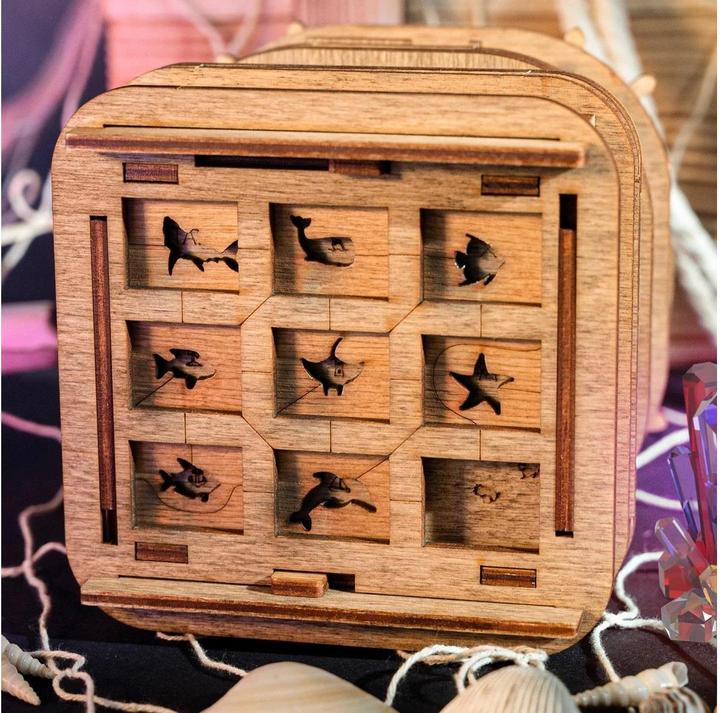 Actual product image iDventure Cluebox - Davy Jones‘ Locker (German, French, English)