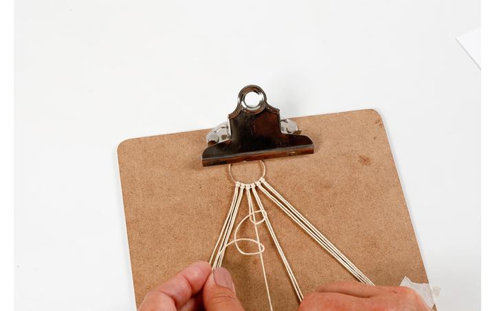 Produktbild Creativ Company Bastelset Macramé Ohrringe Schwarz/Olivbraun/Beige