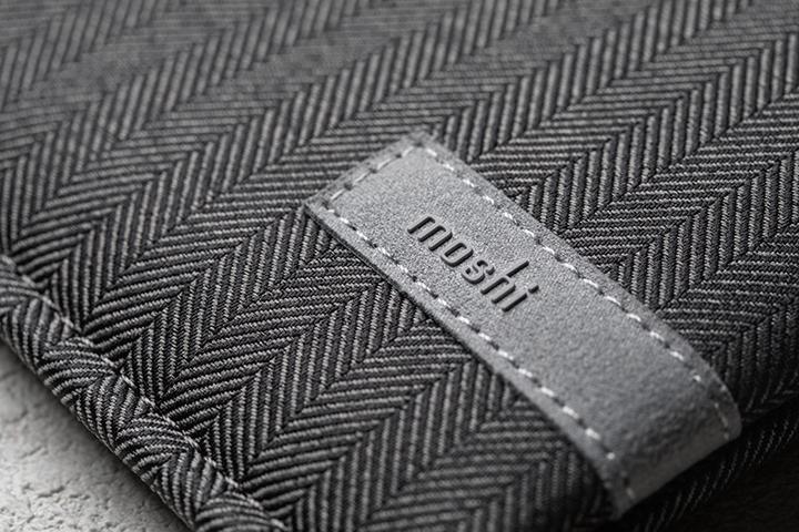 Actual product image Moshi Pluma Laptop Sleeve (14", Apple)