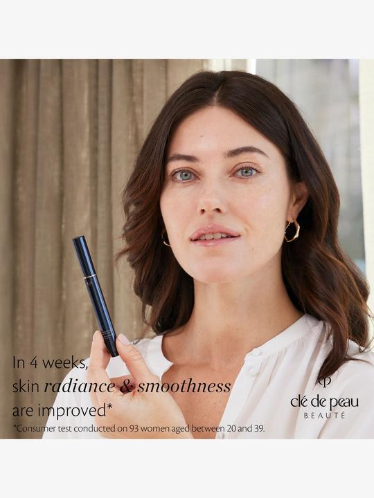 Actual product image Clé De Peau Cle De Peau Radiant Corrector For Eyes (Ocher)