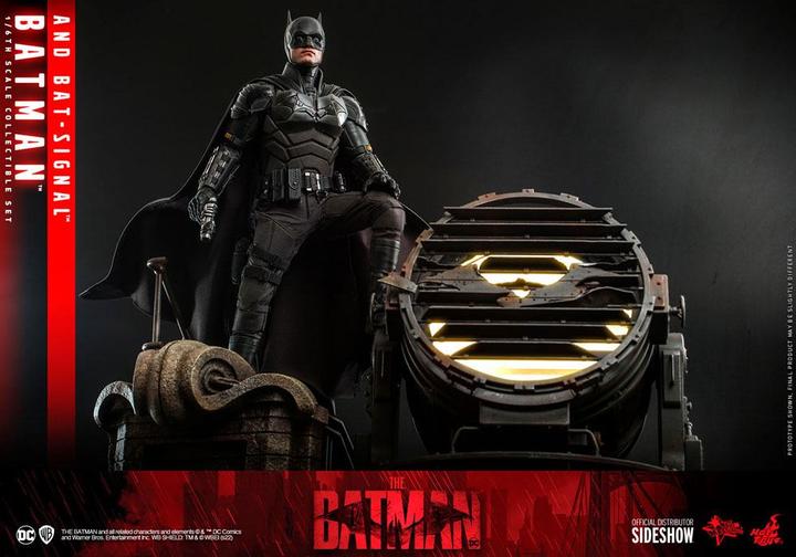 Immagine prodotto Hot Toys Statuetta di Batman Movie Masterpiece 1/6 Batman con Bat-Segnale 31 cm
