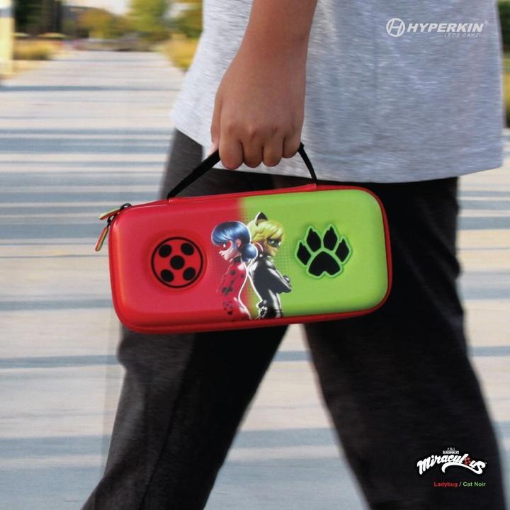 Produktbild Hyperkin Switch Tasche Miraculous Bug & Cat (Switch Lite, Switch OLED, Switch)