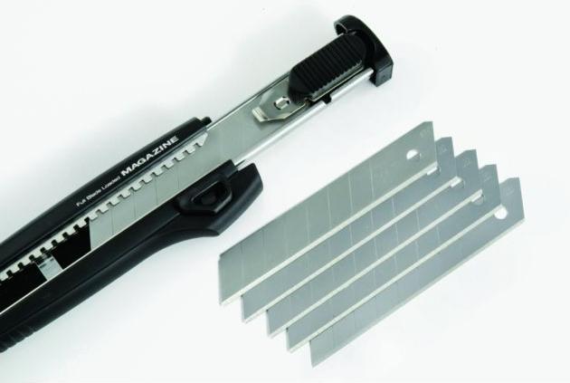 Immagine prodotto Tajima Coltello multiuso con caricatore automatico e 3 lame 18 mm (Taglierini)