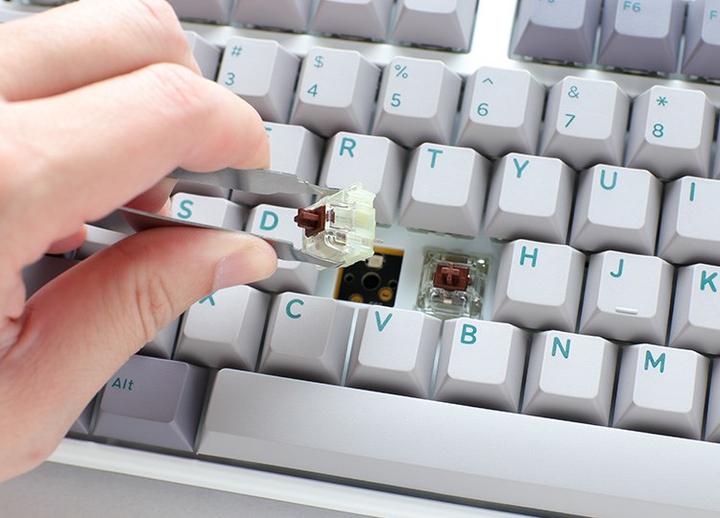 Produktbild Ducky One 3 Mist Grey TKL Gaming Tastatur, RGB LED - MX-Speed-Silver (US) (US, Kabelgebunden)