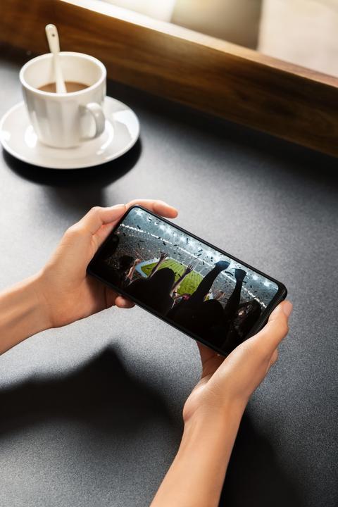 Image du produit TCL 50 Pro NxtPaper (512 Go, Gris lune, 6.80", SIM + eSIM, 108 Mpx, 5G)